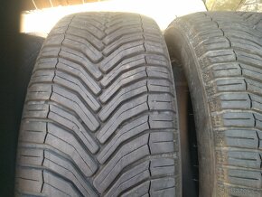 Prodám celoroční pneu Michelin 205/55 R16 DOT 4719 - 12