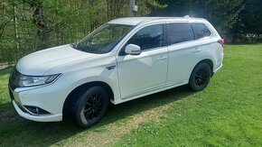 Mitsubishi Outlander 2.0 PHEV 4×4 2016 - 12