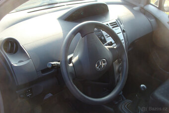 Toyota Yaris 1,3 VVTi 64 kW rok 2006 - 12