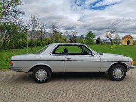 Mercedes Benz W123 230CE Coupe - 12