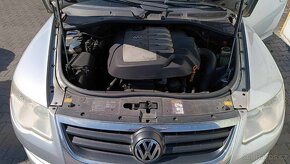 VW Touareg 2.5tdi 128kW motor BPE barva: LA7W - 12