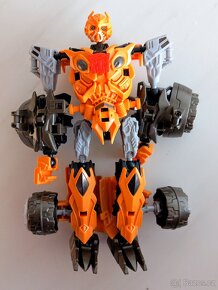 Roboti a figurky - 12