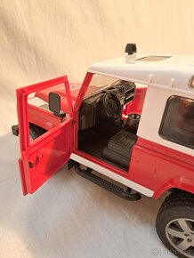 Bruder auto hasiči jeep Land Rover Defender. Panáček ZDARMA - 12