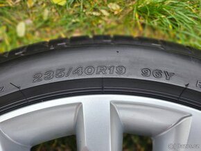 Kompletní letní Alu kola Škoda TRINITI - 235/40 R19 - 5x112 - 12