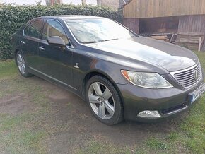 Lexus LS460, 4.6 V8 - 12