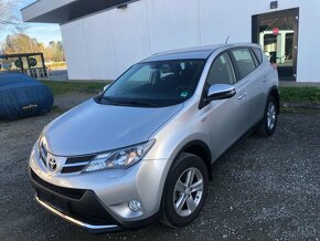 Toyota RAV 4 2,0i Life 4x4 benzín 111kw - 12