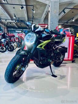 MV Agusta Brutale Dragster 800 (RR) speciál - 12