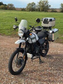 Royal Enfield Himalayan se sport. výfukem a mnoha doplňky - 12