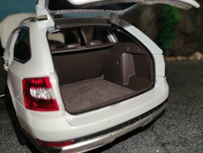 prodám nový model 1:18 škoda octavia combi 3 facelift - 12