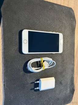 iPhone 8 - 64 GB, 2500 Kč, při rychlém jednání snížím - 12