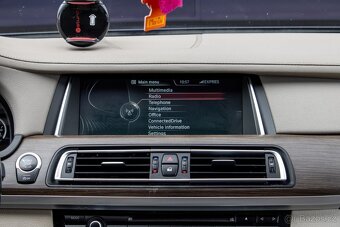 BMW Rad 7 750d/ Long/ TV- Obrazovky/ SK- vozidlo/ - 12