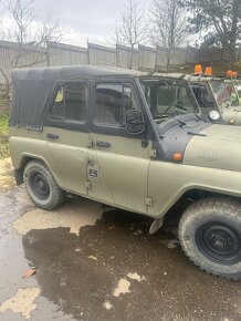 UAZ 469 BI - 12