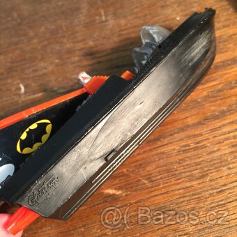 Batmobile a Batboat s vlekem Glastron Batman Corgi Toys - 12