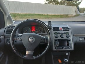 Volkswagen Touran 2010 BLS alu top výbava - 12