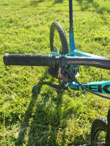 Prodám celoodpružené sjezdové kolo Trek Fuel Ex 9.8 AXS - 12