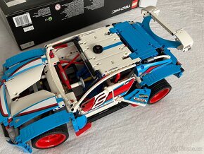 LEGO Technic 42077, model 2v1 závodní auto a Bugi - 12