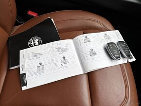 Alfa Romeo Giulia 2.2 JTDM Kůže Automat Navi Adapt. Tempomat - 13