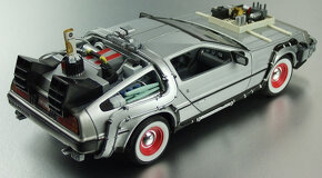 Sada 4x 1:24 DMC DeLorean ze serie Zpátky do Budoucnosti - 13