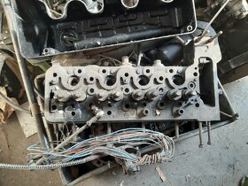 Kompletní dieselový motor na Mercedes W114 - 13