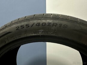 Zánovní pneu letní 275/40 255/40 R19 jako nové DOT 41/22 - 13