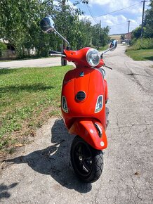 Piaggio Vespa LX 50 - 13