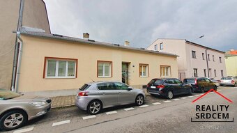 Pronájem nezařízeného podkrovního bytu 4+kk, 95 m2, ul. Nivn - 13