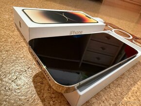 iPhone 14 Pro 256 GB Gold - 13