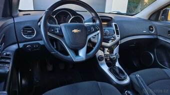 Chevrolet CRUZE 1.6i hatchback - 13