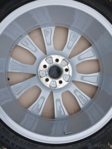 Pěkná zimní orig  kola Škoda Kamiq Continental 215/45/18 8mm - 13