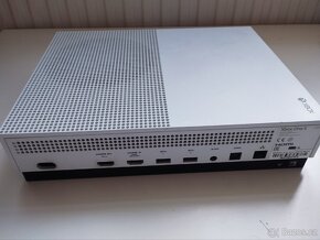 Xbox One S + Kinect + dva ovladače + 30 her pro děti - 13