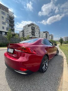 LEXUS IS 300H F-SPORT - 13