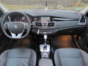 Renault Laguna III 2.0dCi 127kW Initiale 4Control Panorama - 13