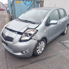 Toyota Yaris 1.3 16V Linea Sol najeto 74048km Švýcarsko - 13