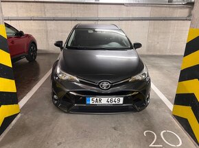 Toyota Avensis 2016, málo najeto - 13