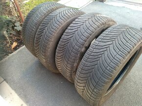 Prodám celoroční pneu Michelin 205/55 R16 DOT 4719 - 13