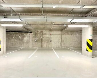 Moderní byt 2+kk, 60 m2, se zahradou 100 m2 v srdci Karlína - 13