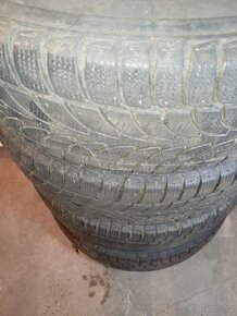 225/65/17 Bridgestone Blizard - 13