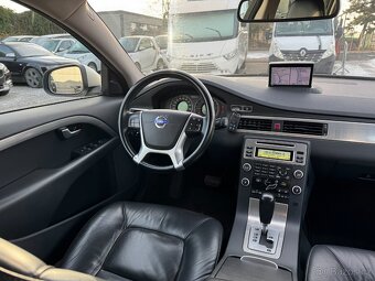 Volvo V70 2.4 D5 129kW 6-AUT XENON KŮŽE 2xALU NAVI - 13