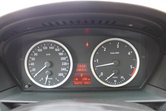 BMW 530xD 170kW Panorama + Navi + Výhřev + Xenon + - 13