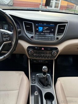 HYUNDAI TUCSON 1,7 CRDI / 2016 - 13