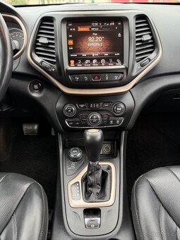 Jeep cherokee 2016 2.2D 147kw 1.majitel top výbava - 13