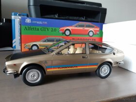 Fiat 124 Sport Coupé a Alfa Romeo GTV 1:18 Laudoracing-model - 13