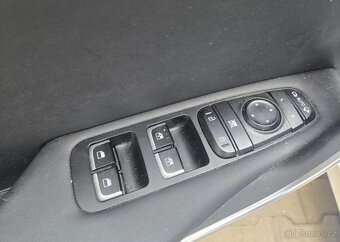 Kia Stinger 2.2-1.maj.-PREMIUM-NAVI-KŮŽE - 13