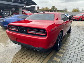 Dodge Challenger 3.6  dovuz USA  startuje a jezdi - 13