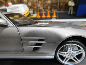 model auta Mercedes  SLR AMG / SL 500 1:18 - 13