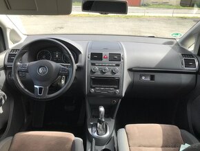 VW TOURAN 2.0 TDi SERVISNÍ KNIHA - 13