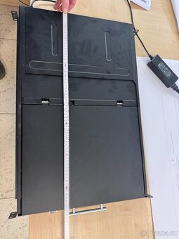 Belkin 17 " rack konsole s 8-mi portovým switch + 2x kabel - 13