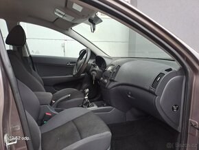 HYUNDAI i30 1.6i combi, r.12, po 1. majiteli ĆR, TOP CENA - 13