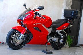 Honda VFR 800 - hezký stav, žádné úpravy - 13