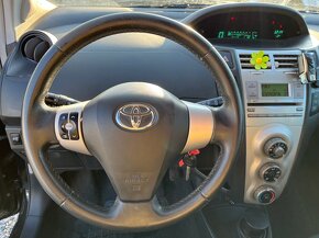 Toyota Yaris 1.3 VVT-i 64kW AUTOMAT - 13